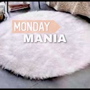 👗Manic Monday Dress Sales✂️